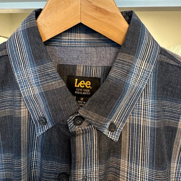 Lee Men's Button-down - Picture 2 of 3